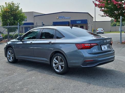 Used 2022 Volkswagen Jetta SE FWD image 5