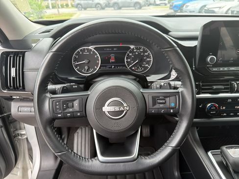 Used 2024 Nissan Pathfinder SV FWD image 32