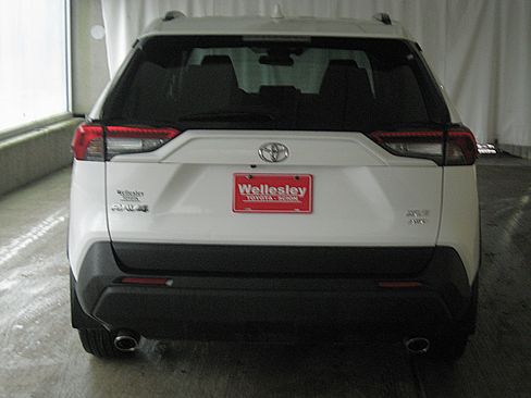Used 2022 Toyota RAV4 XLE image 27