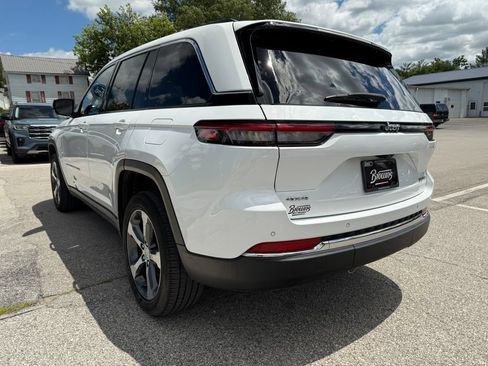 Used 2023 Jeep Grand Cherokee Limited AWD/4WD image 7