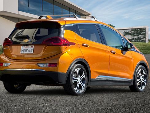 Used 2017 Chevrolet Bolt Premier w/ Driver Confidence II Package image 4