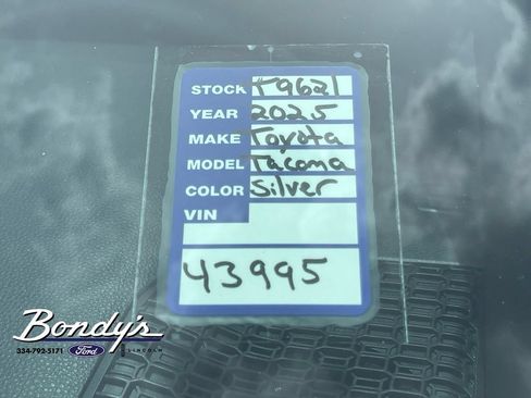 Used 2025 Toyota Tacoma TRD Sport AWD/4WD image 21