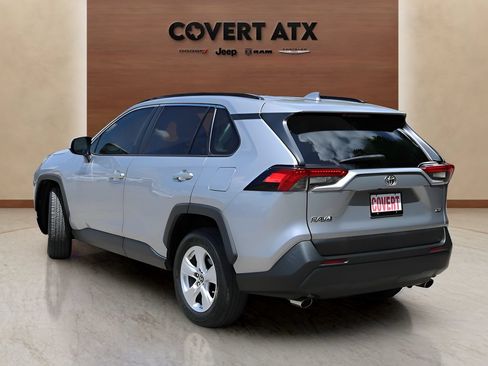 Used 2019 Toyota RAV4 XLE w/ Convenience Package FWD image 3