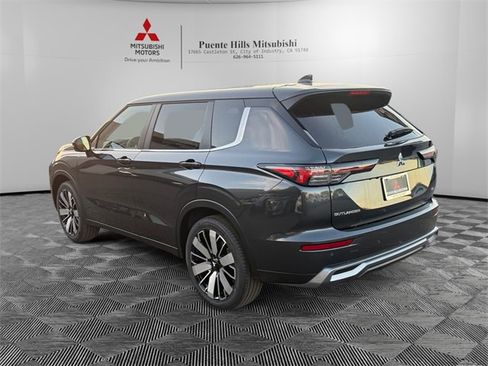 New 2026 Mitsubishi Outlander SE image 7