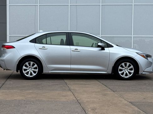 Certified 2025 Toyota Corolla LE image 3