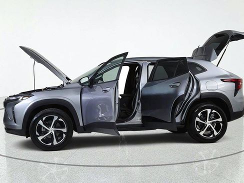 Used 2024 Chevrolet Trax RS FWD image 11