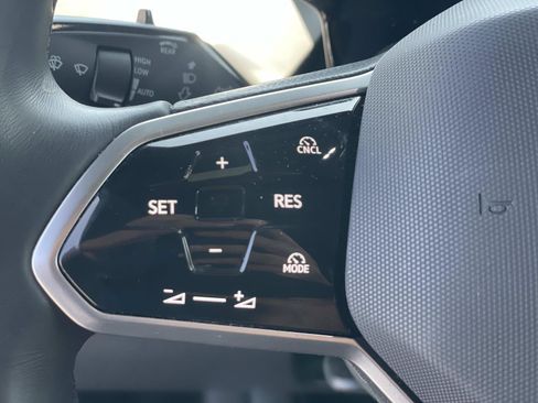 Certified 2025 Volkswagen ID. Buzz Pro S RWD image 8