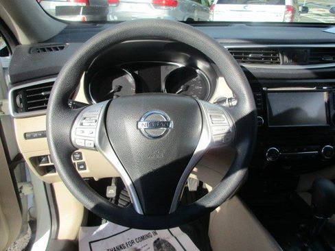 Used 2016 Nissan Rogue SV w/ SV Premium Package AWD/4WD image 19