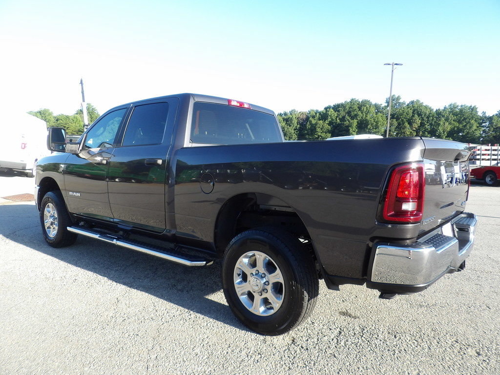 Used 2026 RAM 2500 Big Horn AWD/4WD image 4