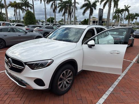 Certified 2025 Mercedes-Benz GLC 300 image 3