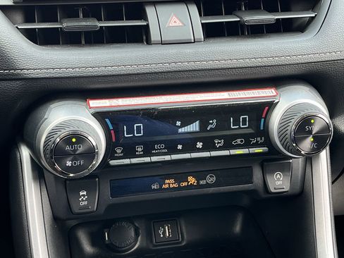 Used 2025 Toyota RAV4 XLE w/ Convenience Package FWD image 18