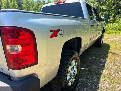 Used 2014 Chevrolet Silverado 2500 LT w/ Interior Plus Package AWD/4WD image 7