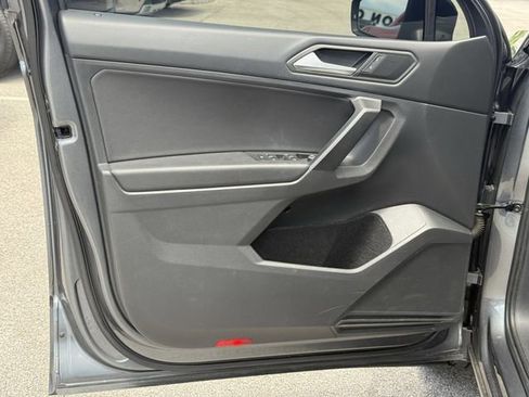 Used 2021 Volkswagen Tiguan SE R-Line image 32