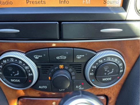 Used 2011 Mercedes-Benz SL 550 image 31