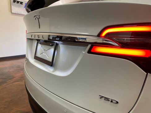 Used 2018 Tesla Model X image 59