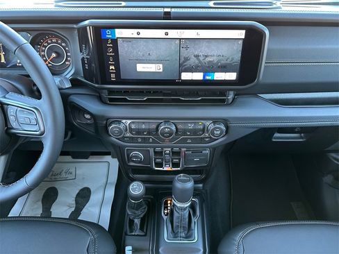 New 2025 Jeep Gladiator High Tide image 16