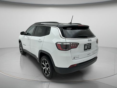 Used 2025 Jeep Compass Limited AWD/4WD image 5