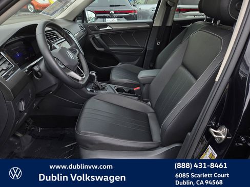 Used 2023 Volkswagen Tiguan SE image 17