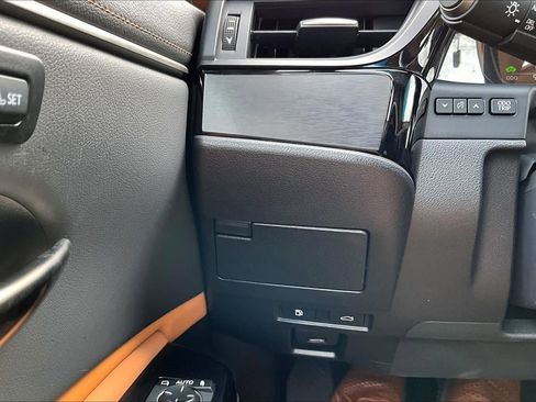 Certified 2025 Lexus ES 300h w/ Premium Package image 36