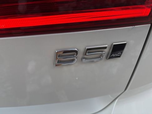 Certified 2025 Volvo XC60 B5 Plus image 7