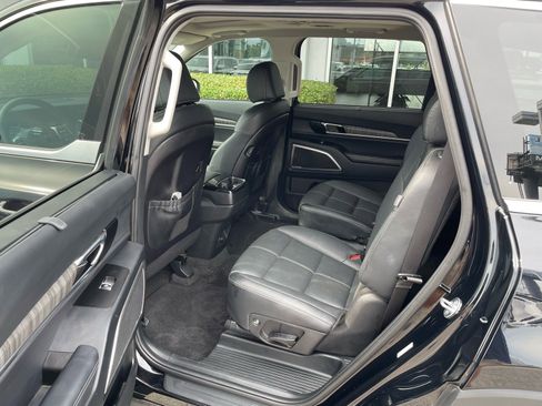 Used 2024 Kia Telluride EX w/ EX Captain's Chair Package FWD image 5