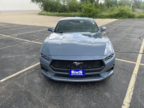 Used 2025 Ford Mustang Premium image 2
