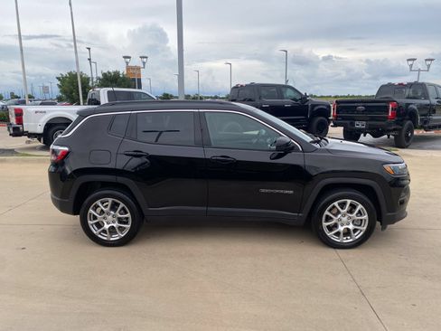Used 2023 Jeep Compass Latitude AWD/4WD image 7