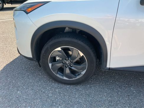 Used 2024 Nissan Rogue SV AWD/4WD image 9