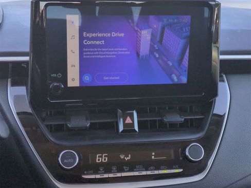 Used 2025 Toyota Corolla LE image 27