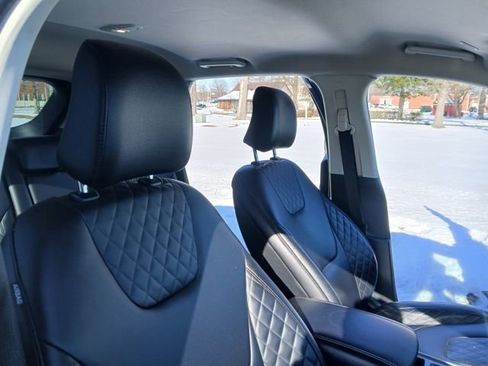 Used 2024 Ford Edge Titanium image 46