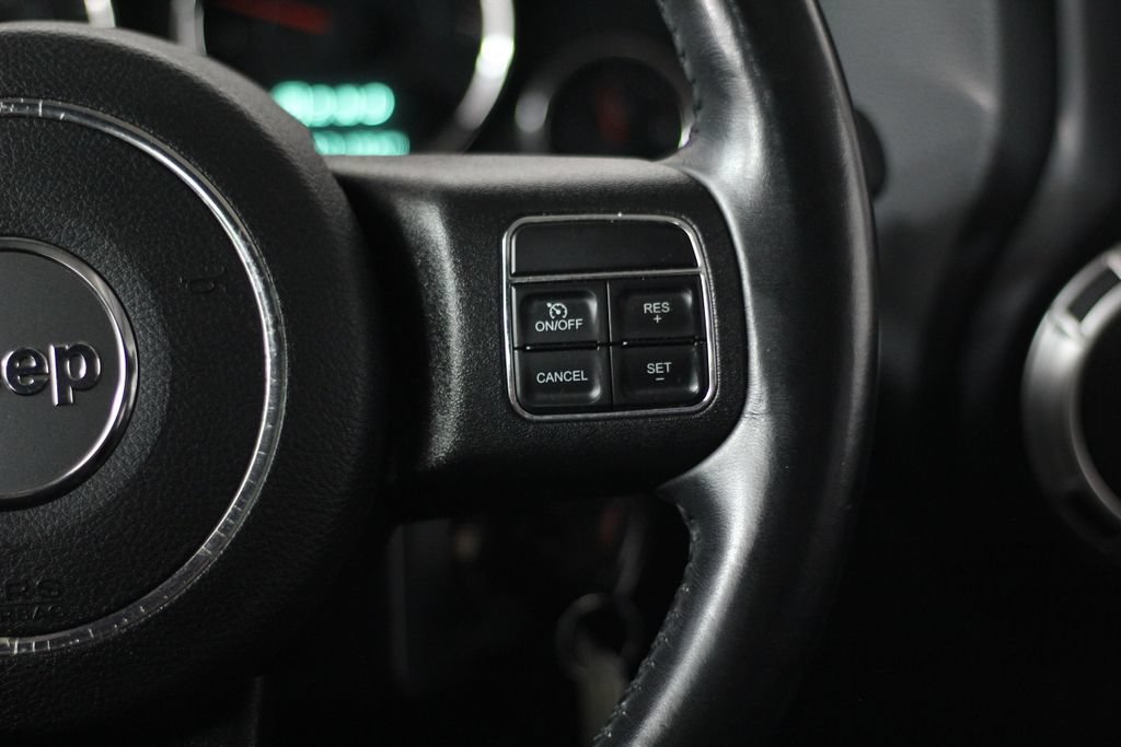 Used 2018 Jeep Wrangler Unlimited Sahara AWD/4WD image 13