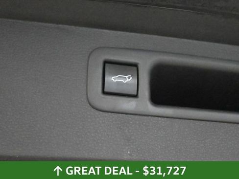 Used 2023 Toyota Highlander XLE FWD image 21