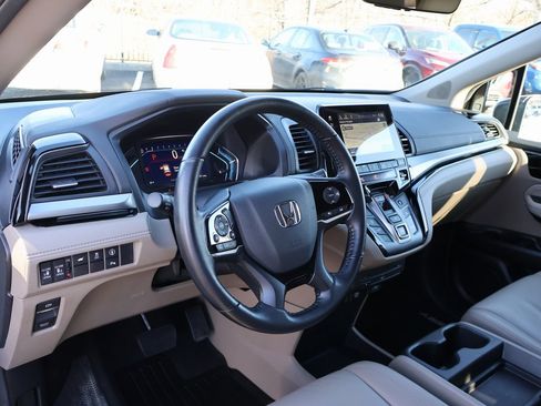 Certified 2024 Honda Odyssey Touring image 19