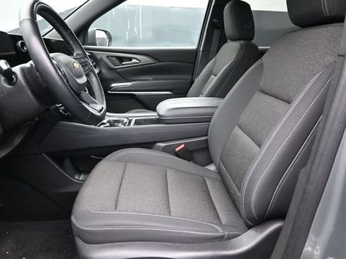 Used 2024 Chevrolet Traverse LT FWD image 12