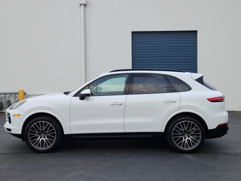 Used 2020 Porsche Cayenne w/ Premium Package Plus AWD/4WD image 2