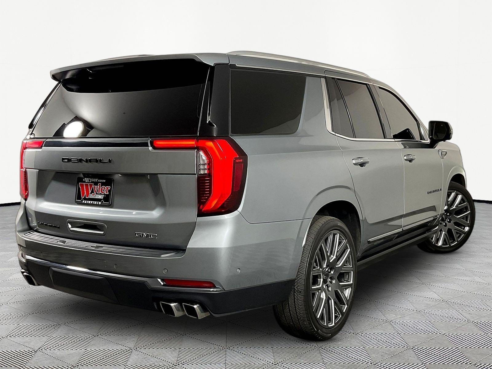 Used 2025 GMC Yukon Denali Ultimate AWD/4WD image 5