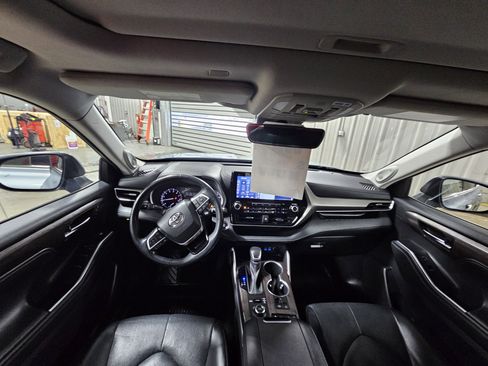 Used 2022 Toyota Highlander Limited image 16