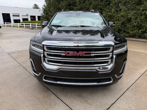 Used 2023 GMC Acadia SLT FWD image 9