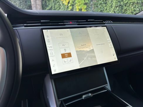 New 2025 Land Rover Range Rover SE image 11