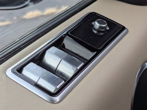 Used 2020 Land Rover Range Rover Sport HSE image 24