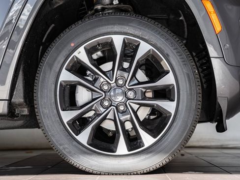 New 2025 Jeep Grand Cherokee Overland image 17