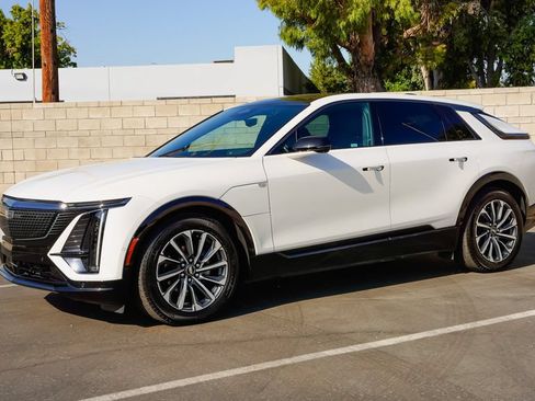 Certified 2024 Cadillac Lyriq Sport RWD image 3