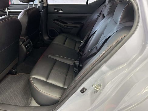 Used 2023 Nissan Altima 2.0 SR FWD image 16