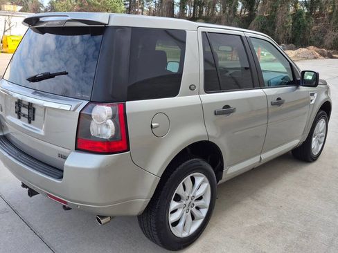 Used 2012 Land Rover LR2 HSE image 7