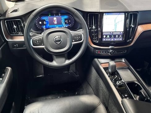 Used 2022 Volvo XC60 B5 Momentum w/ Advanced Package AWD/4WD image 16