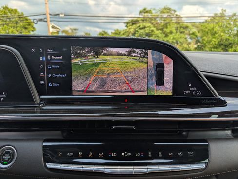 Used 2021 Cadillac Escalade Premium Luxury w/ LPO, Radiant Package AWD/4WD image 28