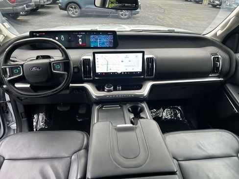 Used 2025 Ford Expedition Max Platinum AWD/4WD image 15