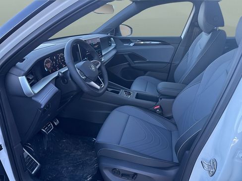 Used 2026 Volkswagen Tiguan SE R-Line AWD/4WD image 14