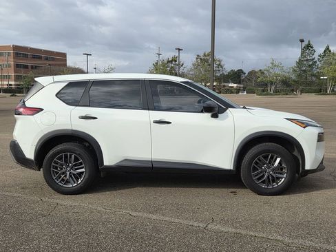Used 2023 Nissan Rogue S image 3