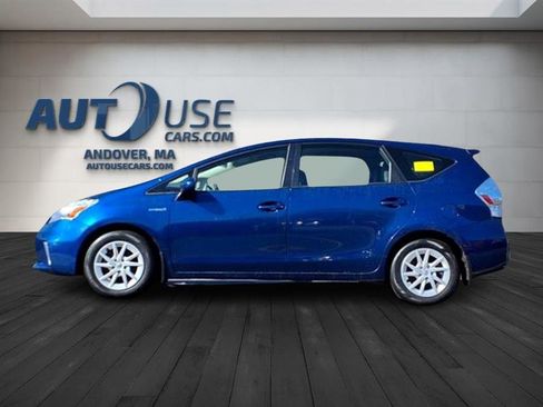 Used 2014 Toyota Prius V Two image 2